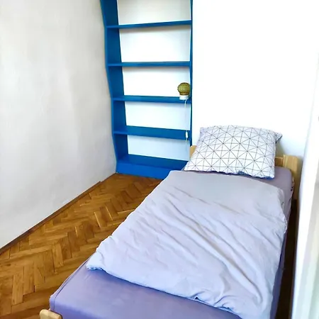 3 Bedrooms Spacious Near Castle In Center Apartment *