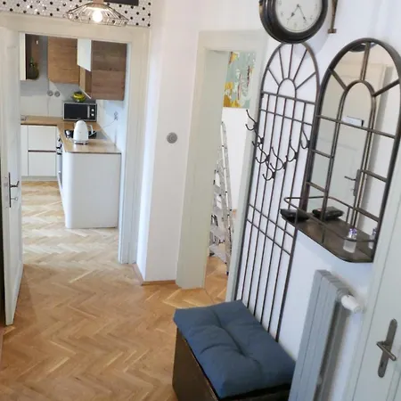 3 Bedrooms Spacious Near Castle In Center Apartment Bratislava
