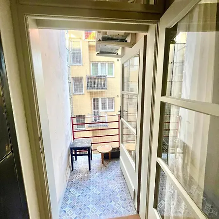 3 Bedrooms Spacious Near Castle In Center Apartment *